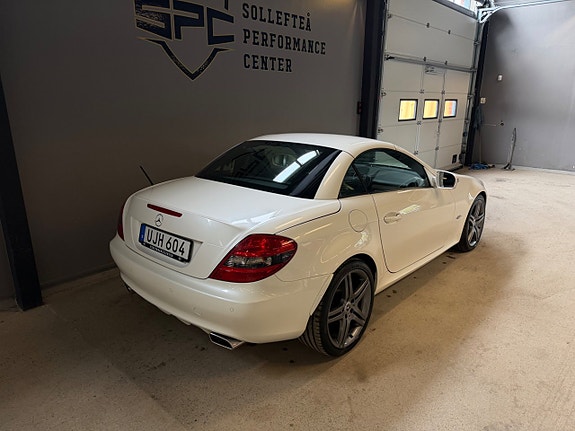 Mercedes-Benz SLK350 9 of 20