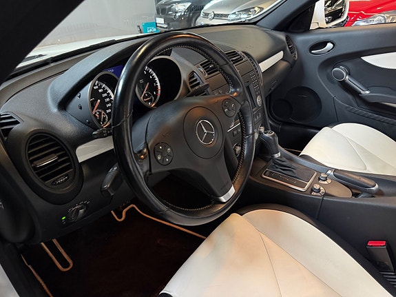 Mercedes-Benz SLK350 19 of 20