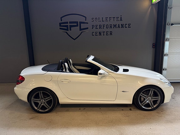 Mercedes-Benz SLK350 2 of 20