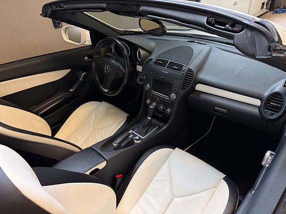 Mercedes-Benz SLK350 11 of 20