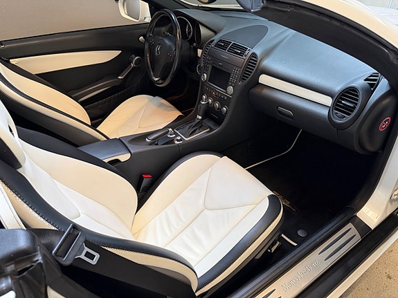 Mercedes-Benz SLK350 12 of 20