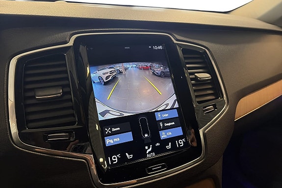 Volvo XC90 16 of 26