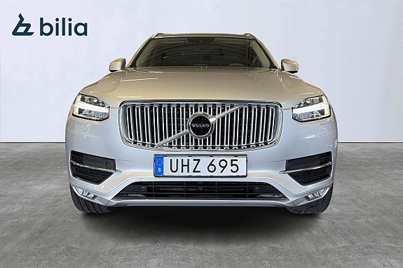 Volvo XC90 2 of 26