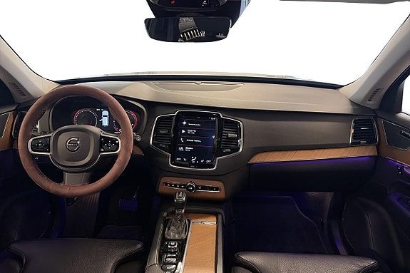 Volvo XC90 11 of 26
