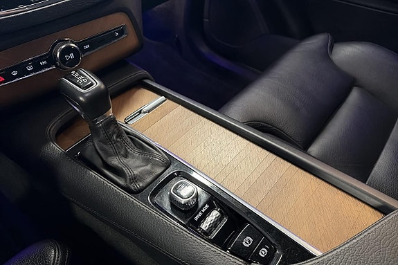 Volvo XC90 18 of 26