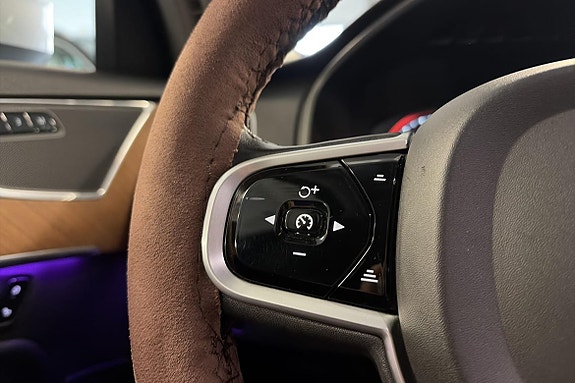 Volvo XC90 14 of 26
