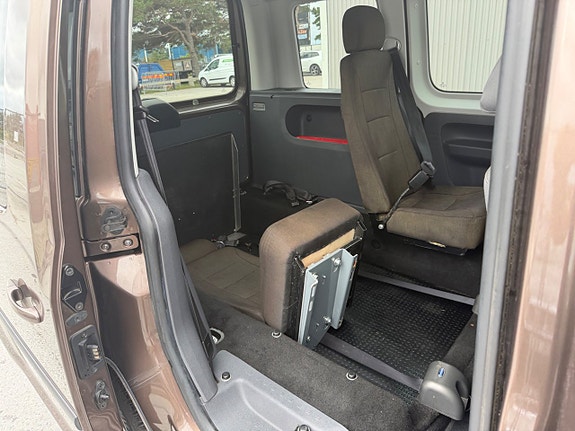 Volkswagen Caddy Maxi 23 of 27
