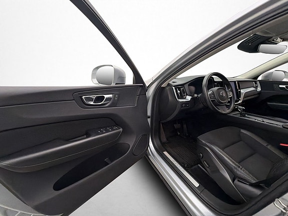 Volvo XC60 10 of 30