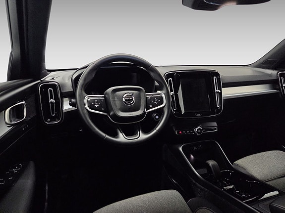 Volvo XC40 6 of 15