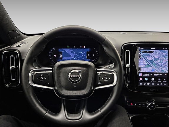 Volvo XC40 7 of 15