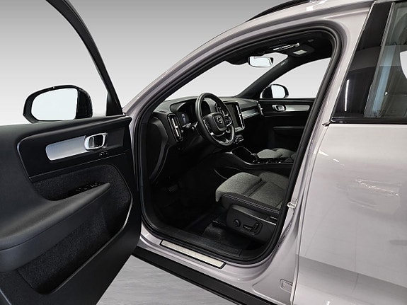 Volvo XC40 12 of 15