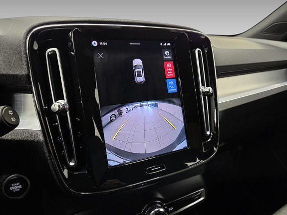 Volvo XC40 10 of 15