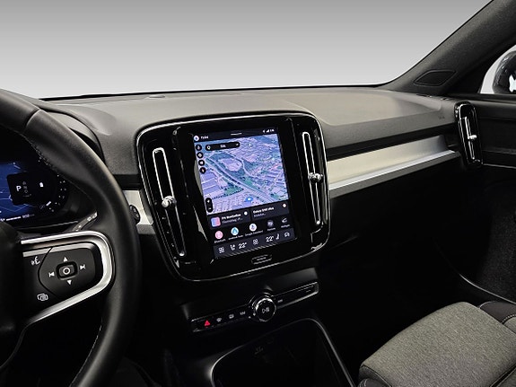 Volvo XC40 8 of 15