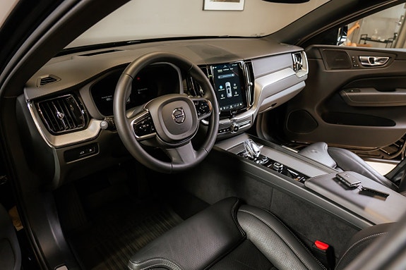 Volvo XC60 12 of 25