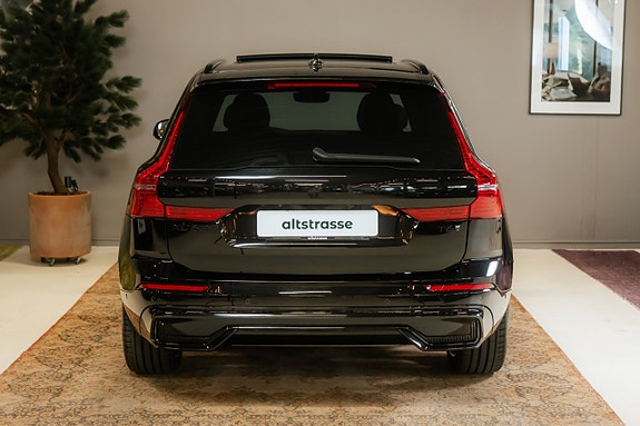 Volvo XC60 11 of 25