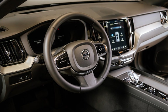 Volvo XC60 13 of 25