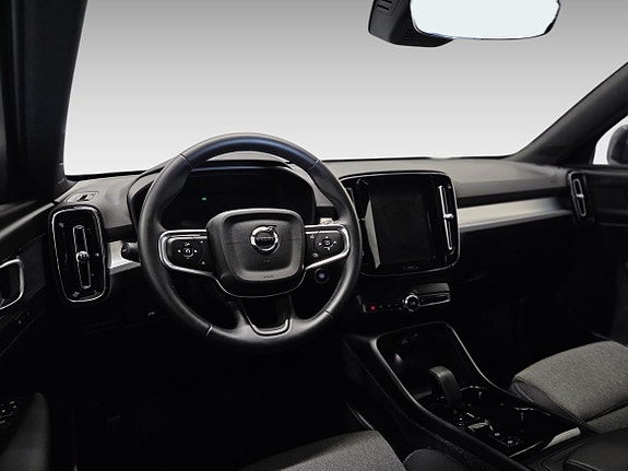 Volvo XC40 6 of 15