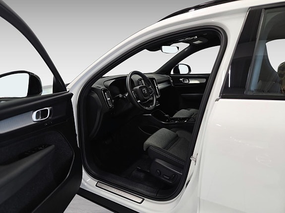 Volvo XC40 12 of 15
