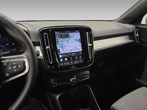 Volvo XC40 8 of 15