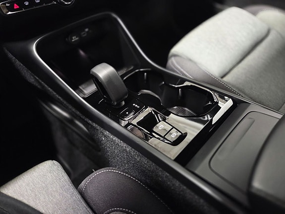 Volvo XC40 11 of 15