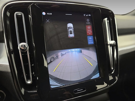 Volvo XC40 10 of 15