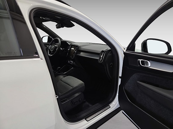 Volvo XC40 13 of 15