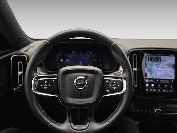 Volvo XC40 7 of 15