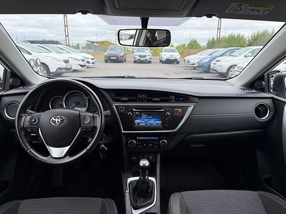 Toyota Auris 17 of 23
