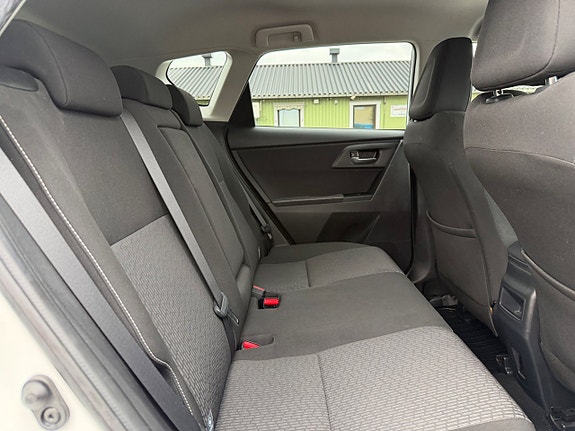 Toyota Auris 14 of 23