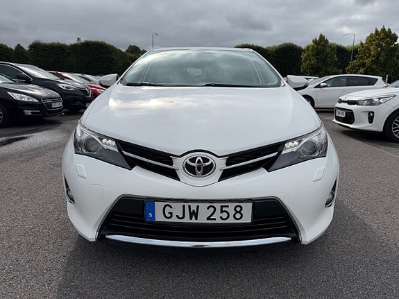 Toyota Auris 10 of 23