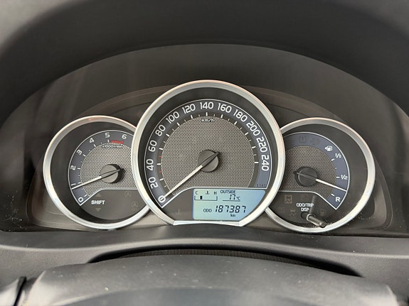 Toyota Auris 21 of 23