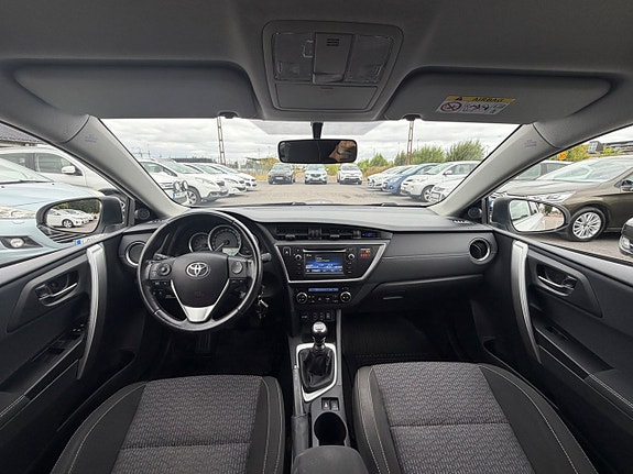 Toyota Auris 16 of 23
