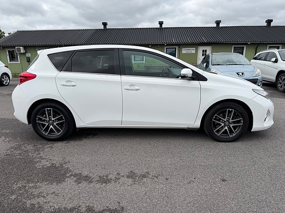Toyota Auris 6 of 23