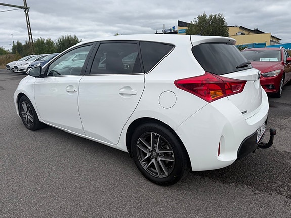Toyota Auris 3 of 23