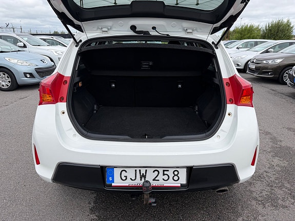Toyota Auris 11 of 23