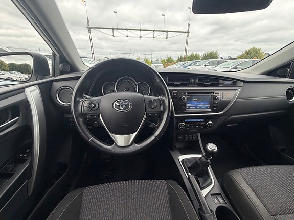 Toyota Auris 19 of 23