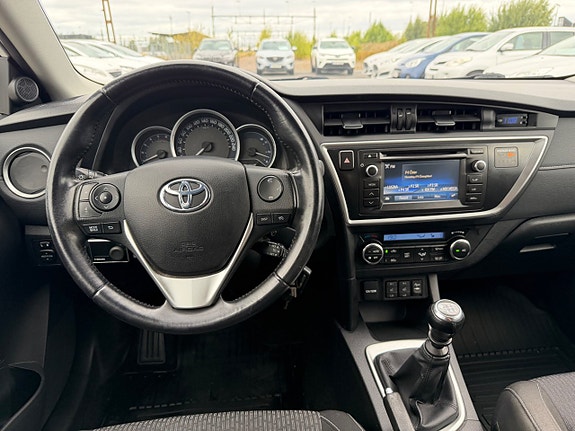 Toyota Auris 18 of 23