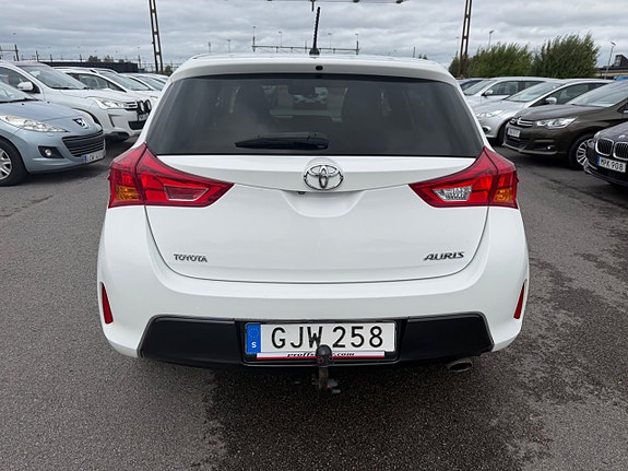 Toyota Auris 4 of 23