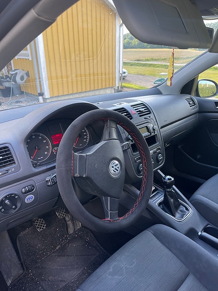 Volkswagen Golf V 5 of 7