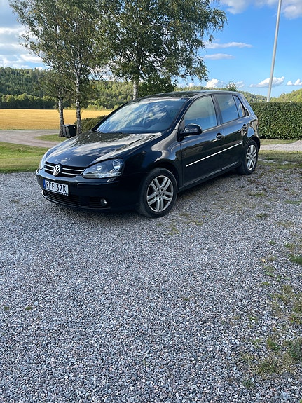 Volkswagen Golf V 2 of 7