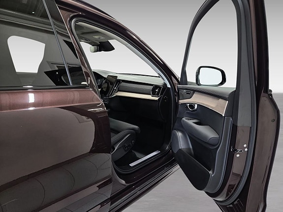 Volvo XC90 14 of 18