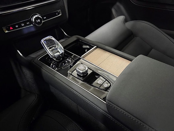 Volvo XC90 12 of 18