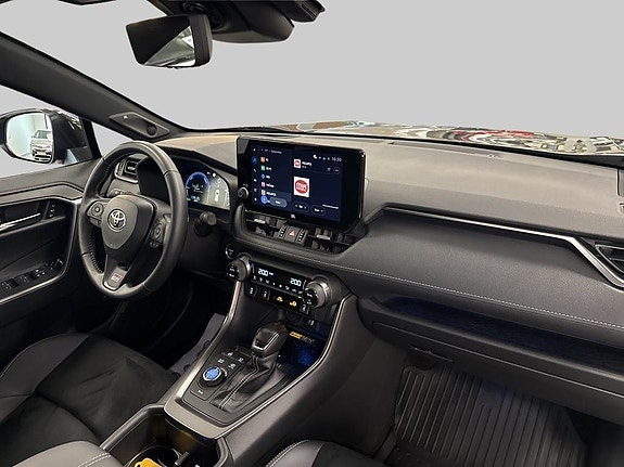Toyota RAV4 6 of 10