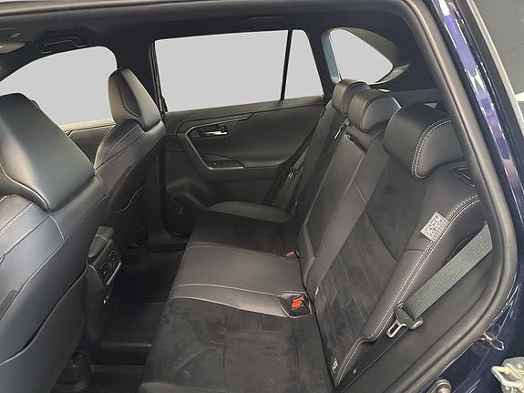 Toyota RAV4 7 of 10