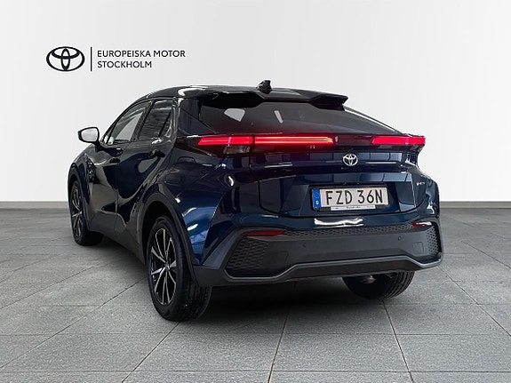 Toyota C-HR 2 of 15