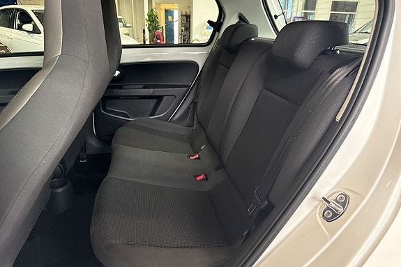 Volkswagen UP! 15 of 28