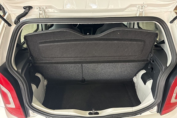 Volkswagen UP! 16 of 28