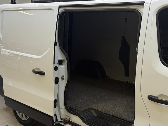 Renault Trafic 19 of 23