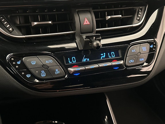 Toyota C-HR 25 of 30