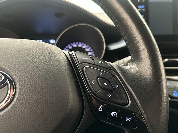 Toyota C-HR 18 of 30